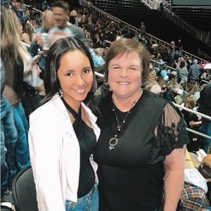 Meet your Posher, Melissa